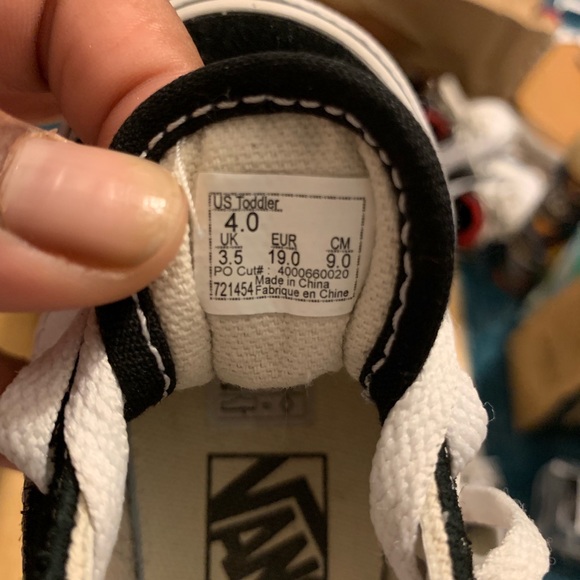 Vans - Picture 3 of 4